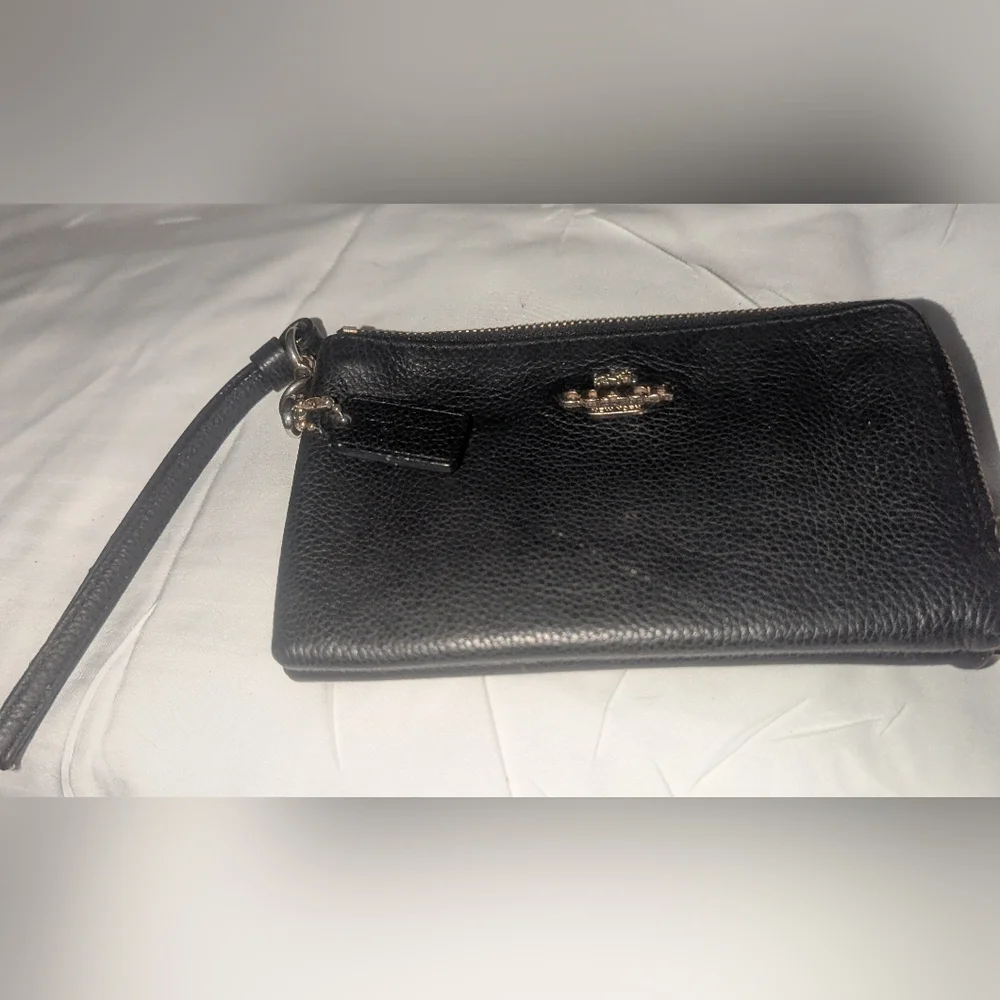 Coach Black Leather Wristlet Wallet Double Corners Zipper.53090